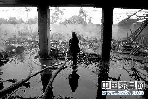 成都家具廠燒成廢墟續(xù):6天前曾被通知整改