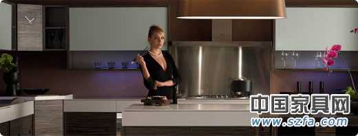 選擇好滑軌的長度后，請按照圖片中的打孔尺寸，對抽屜進行加工，以便安裝滑軌。