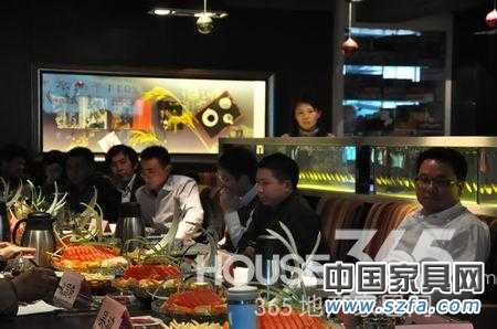 南京家居建材業(yè)多位大佬出席本次活動(dòng) 家居建材業(yè)大佬話(huà)營(yíng)銷(xiāo) 網(wǎng)絡(luò)將成主流渠道(HOUSE365 劉國(guó)超)