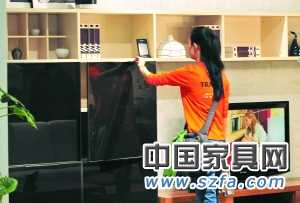 板材和其他材料的結(jié)合，成為板式家具設(shè)計(jì)的一個(gè)方向。