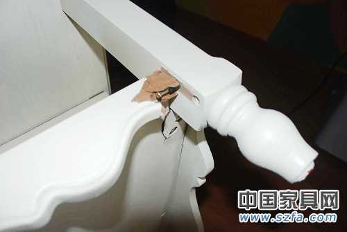 花了近2000元買回的茶幾，運(yùn)回家卻發(fā)現(xiàn)“破了相”