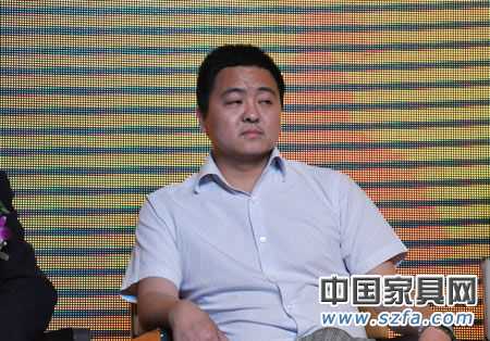 周海峰:線(xiàn)上線(xiàn)下產(chǎn)品保持一致性 價(jià)格可稍不同 周海峰:線(xiàn)上線(xiàn)下產(chǎn)品保持一致性 價(jià)格可稍不同