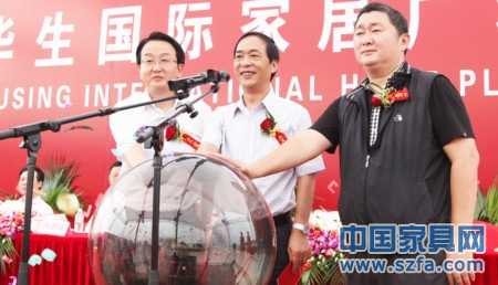 領(lǐng)導(dǎo)們?yōu)殚_(kāi)工典禮揭幕 領(lǐng)導(dǎo)們?yōu)殚_(kāi)工典禮揭幕