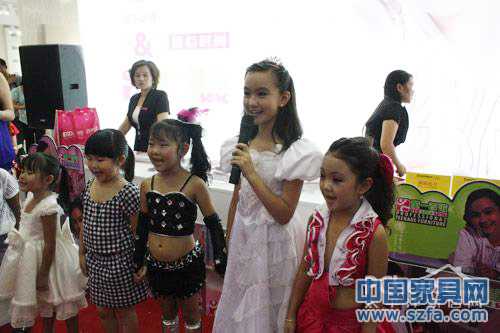 富易達(dá)家具上演精彩溫馨童星代言表演 富易達(dá)家具上演精彩溫馨童星代言表演