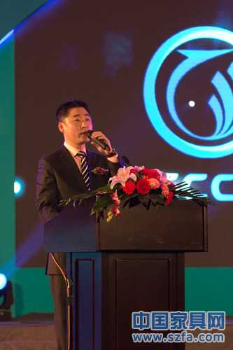 四川省家具進(jìn)出口商會常務(wù)副會長、秘書長榮煜偉