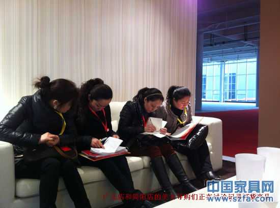 創(chuàng)變2012 掌上明珠家具商務(wù)年會順利召開 創(chuàng)變2012 掌上明珠家具商務(wù)年會順利召開