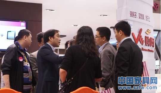 V購(gòu)網(wǎng)運(yùn)營(yíng)總監(jiān)金光在向經(jīng)銷(xiāo)商朋友答疑