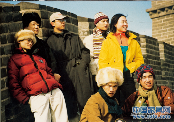1999年，馬云與阿里巴巴創(chuàng)業(yè)團隊在長城。(高清圖集：馬云那些年)