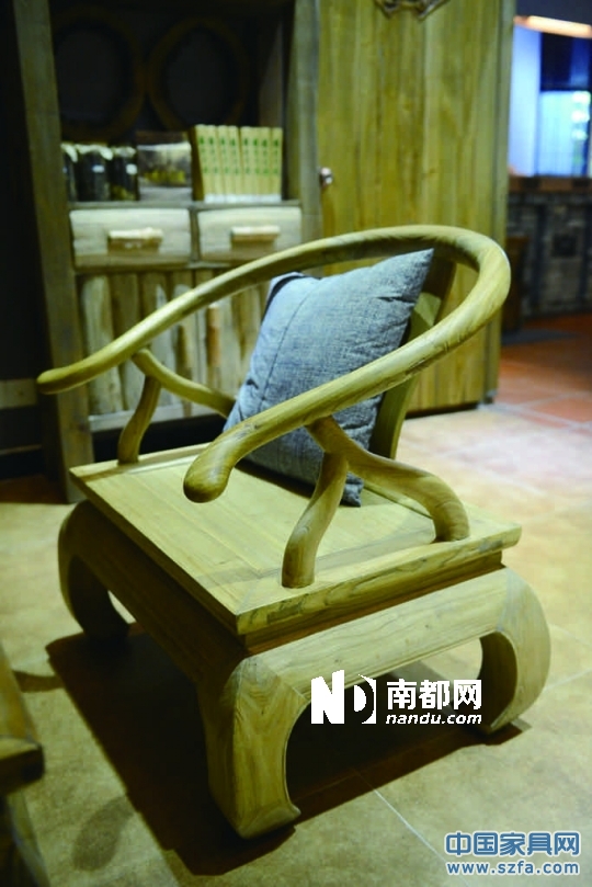 茶桌上的紋路就來自古木本身。