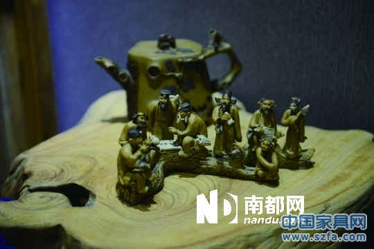 茶桌上的紋路就來自古木本身。