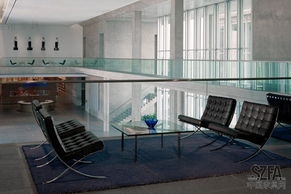 黑色巴塞羅那椅(Barcelona Chai in Black Leather)