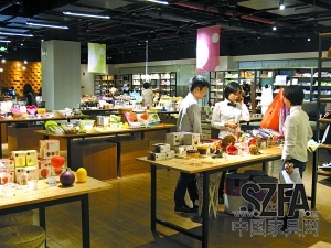 進駐大型購物商場的家品店，人流也比平時多了不少。