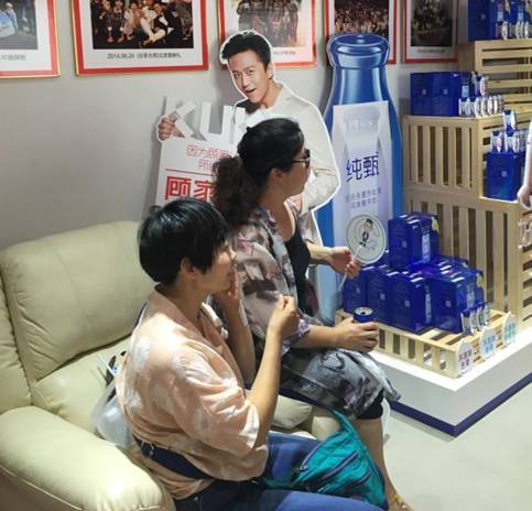 “炒米”最愛！顧家家居功能沙發(fā)“能量艙”亮相鄧超粉絲見面會