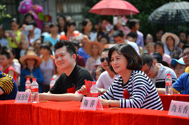 兒童家具-松堡王國(guó)關(guān)愛(ài)留守兒童瑞金行 兒童家具-松堡王國(guó)關(guān)愛(ài)留守兒童瑞金行