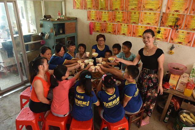 兒童家具-松堡王國(guó)關(guān)愛(ài)留守兒童瑞金行 兒童家具-松堡王國(guó)關(guān)愛(ài)留守兒童瑞金行