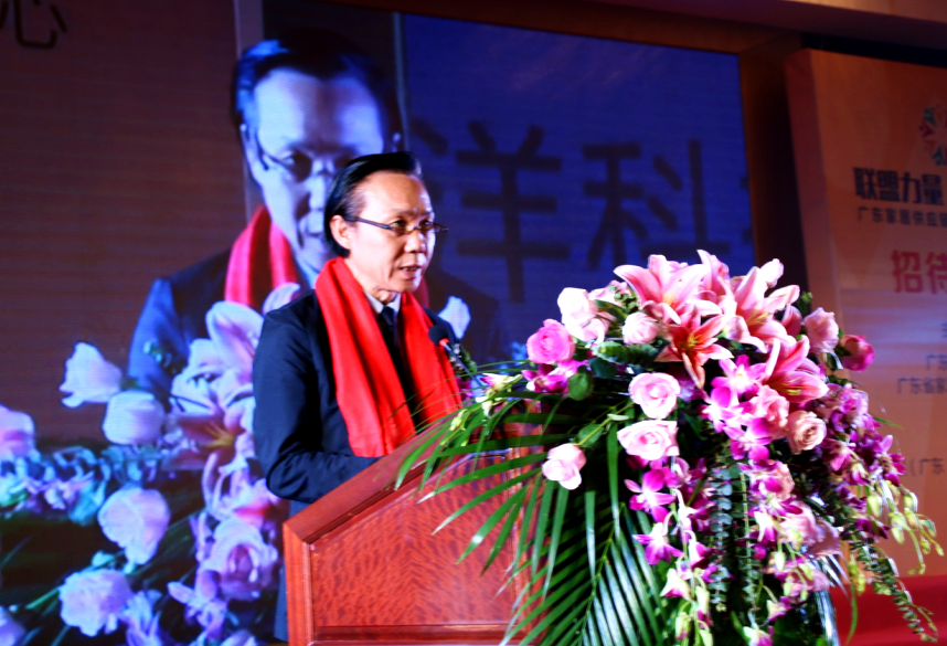 廣東省家居商會執(zhí)行會長兼秘書長石達發(fā)表講話