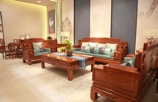 美聯(lián)紅木匠心打造的大果紫檀新作，東方韻味十足